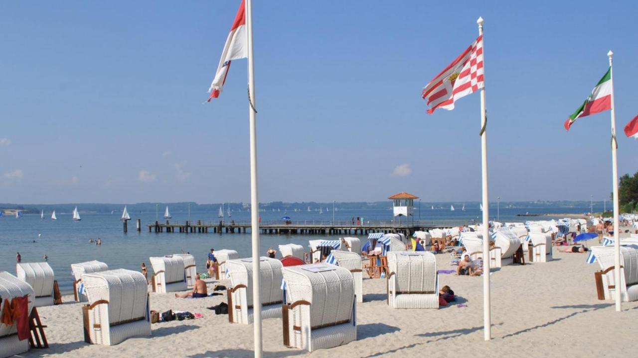 Strandblick Mit Strandkorb & Fahrraedern 글룩스부르크 외부 사진